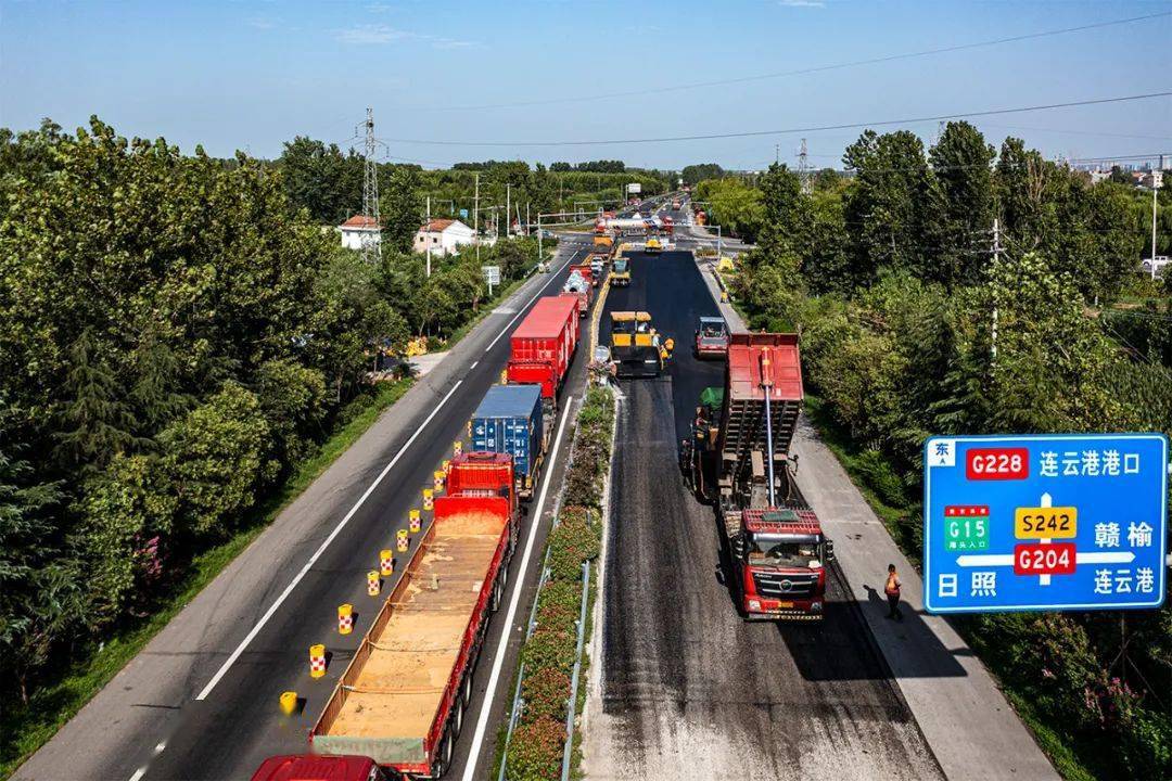 242省道赣榆段路面大修工程加快推进