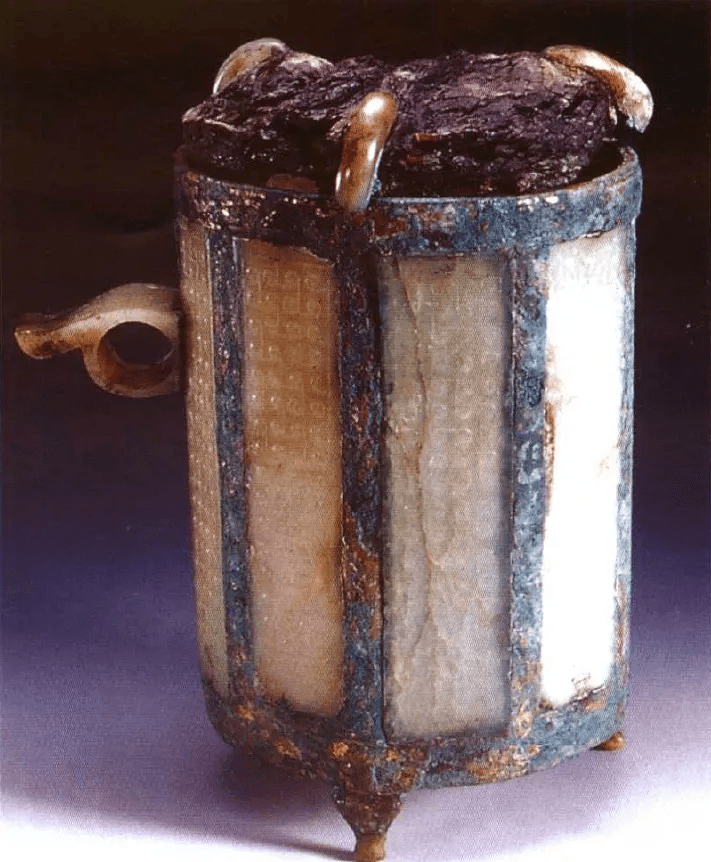 古玉挂绿黄金满地铜绿沁怎么形成