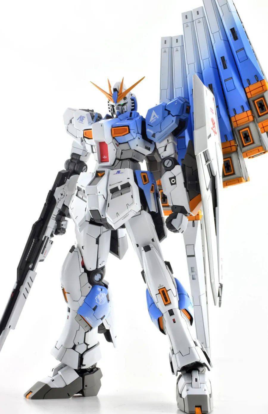 漂亮渐变风格的rg九龙牛高达