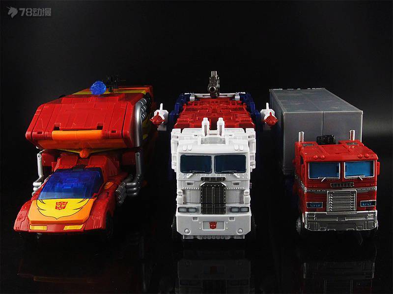 不过这三款玩具里我购入的价格也是擎天柱最便宜,通天晓次之,补天士最