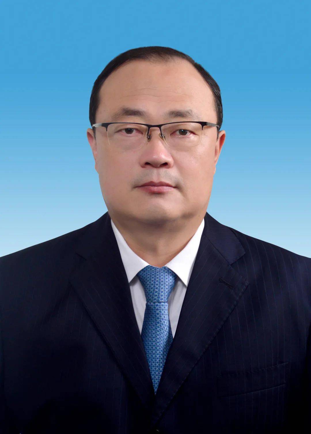 天津市委党校在职研究生,工程硕士,中共党员,现任廊坊市副市长,北京