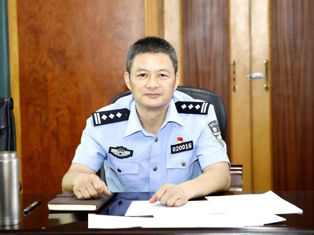 分局党委委员,副局长陈磊解读了《湖南省加强中小学幼儿园安全"十个