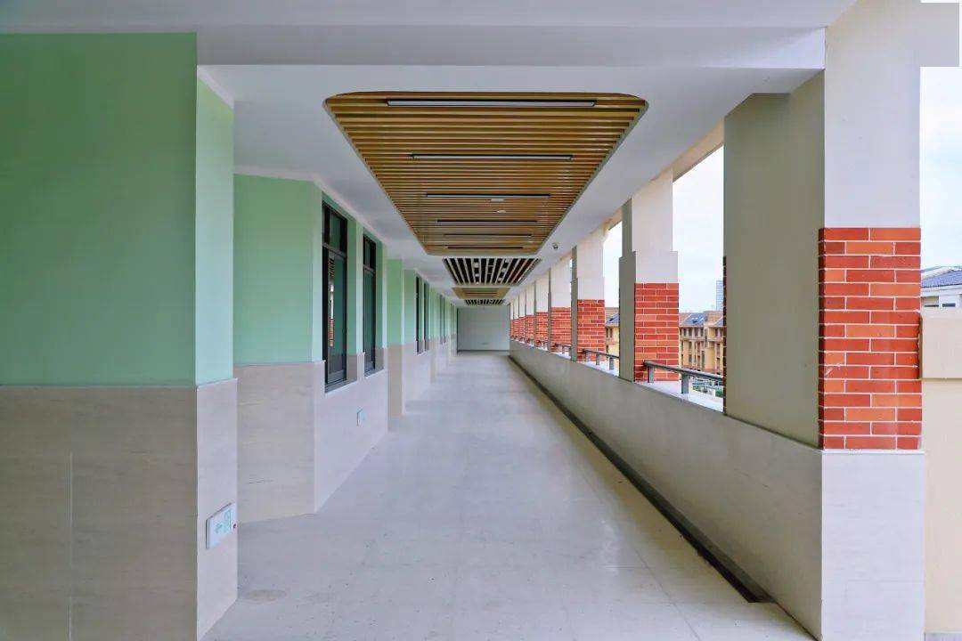 56亿元,占地56亩,是仓前街道第二所公办小学,云溪小学要投入使用了!