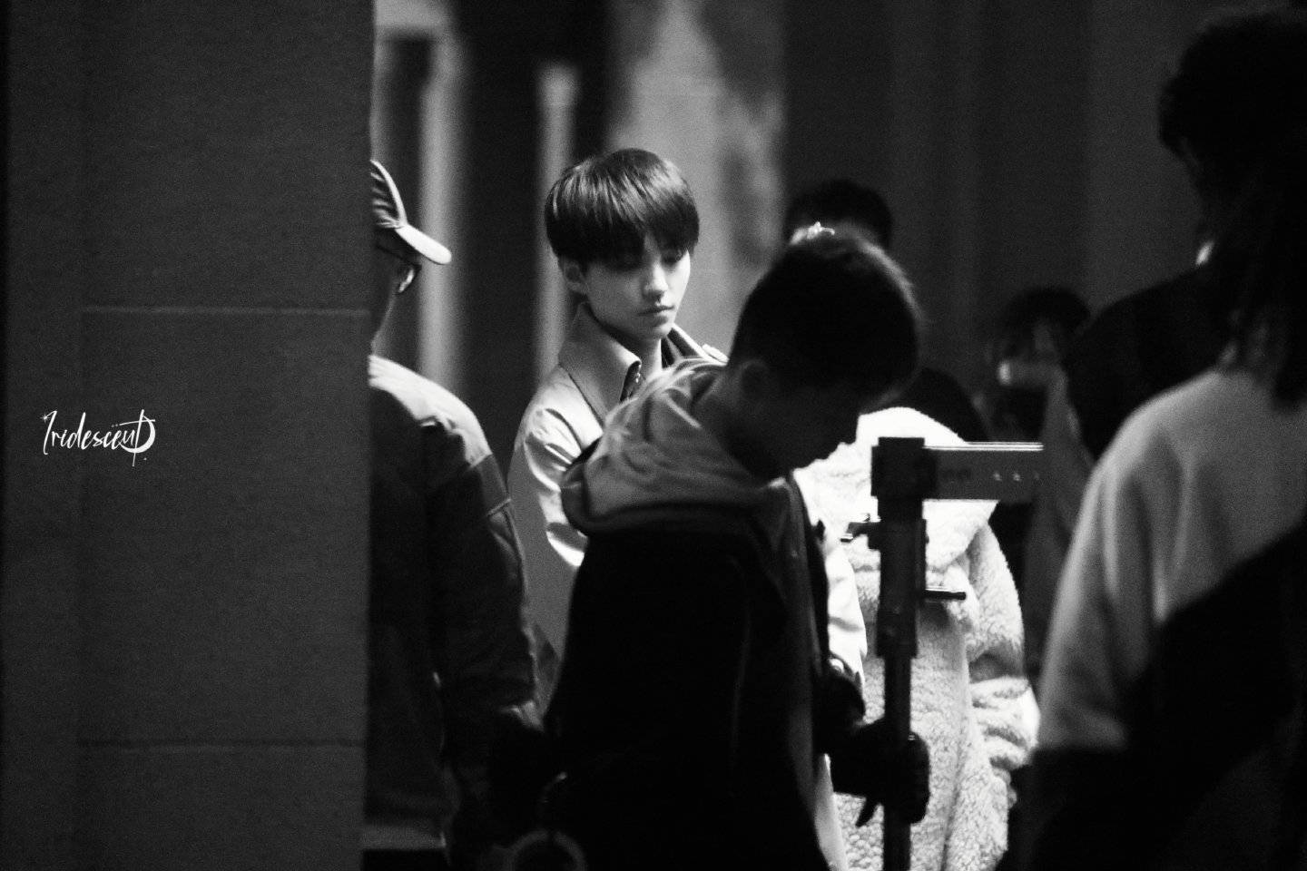 王俊凯黑白色系大片合集这氛围感大帅哥太苏了