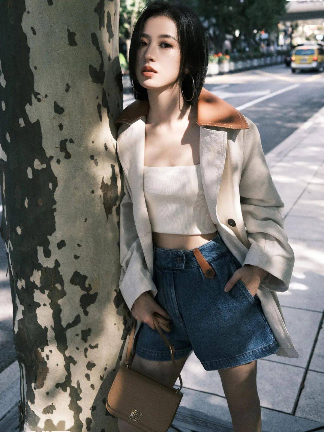 棕色|秋天背什么包?跟着这些明星抄作业就成!