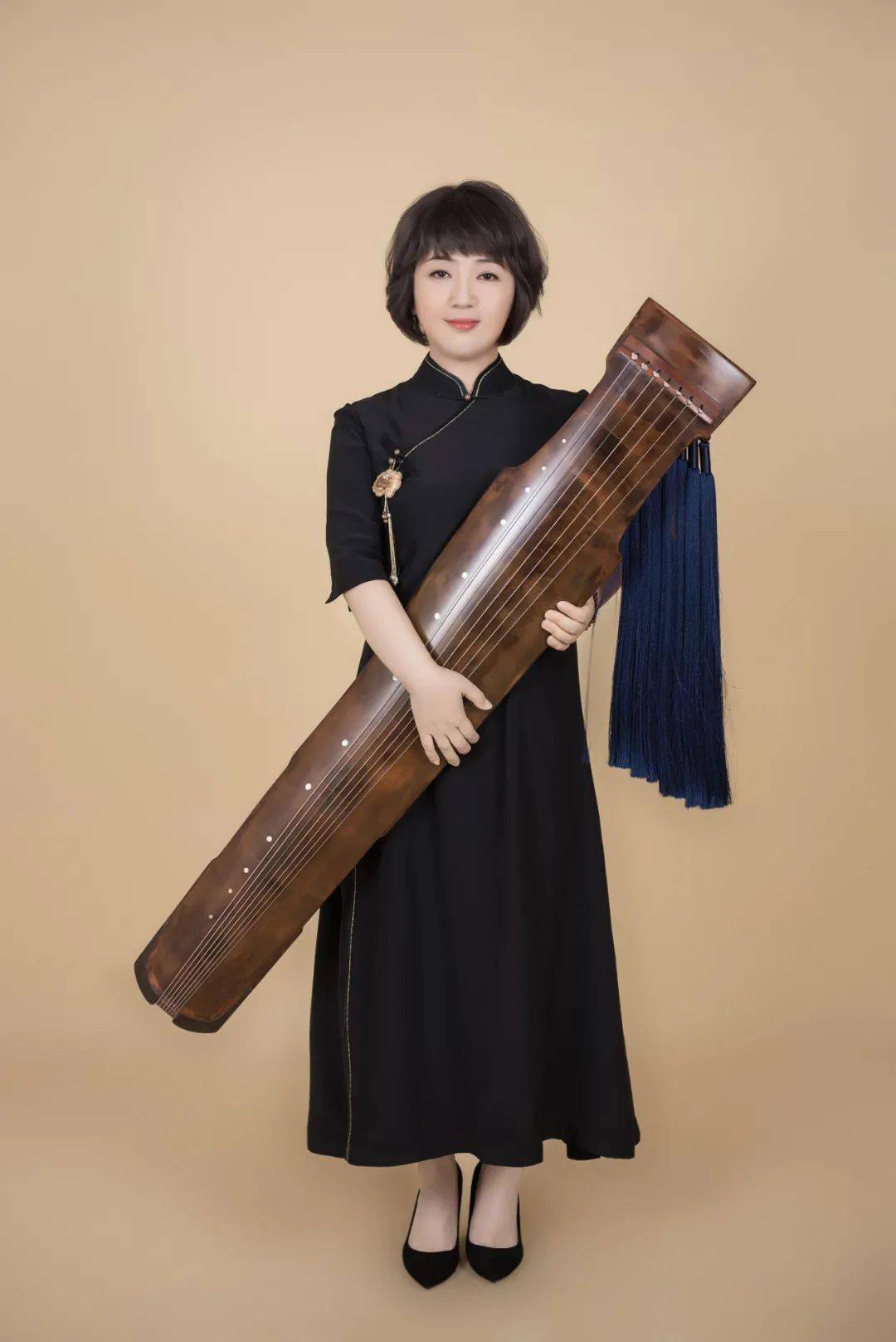 赵丽萍,山西太原人,中国民族管弦乐学会古琴专业委员会会员,国际中国