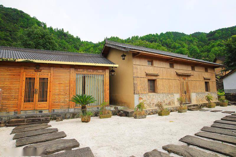 说慢庄的规模不大也不小,来这里玩的话,住两三天