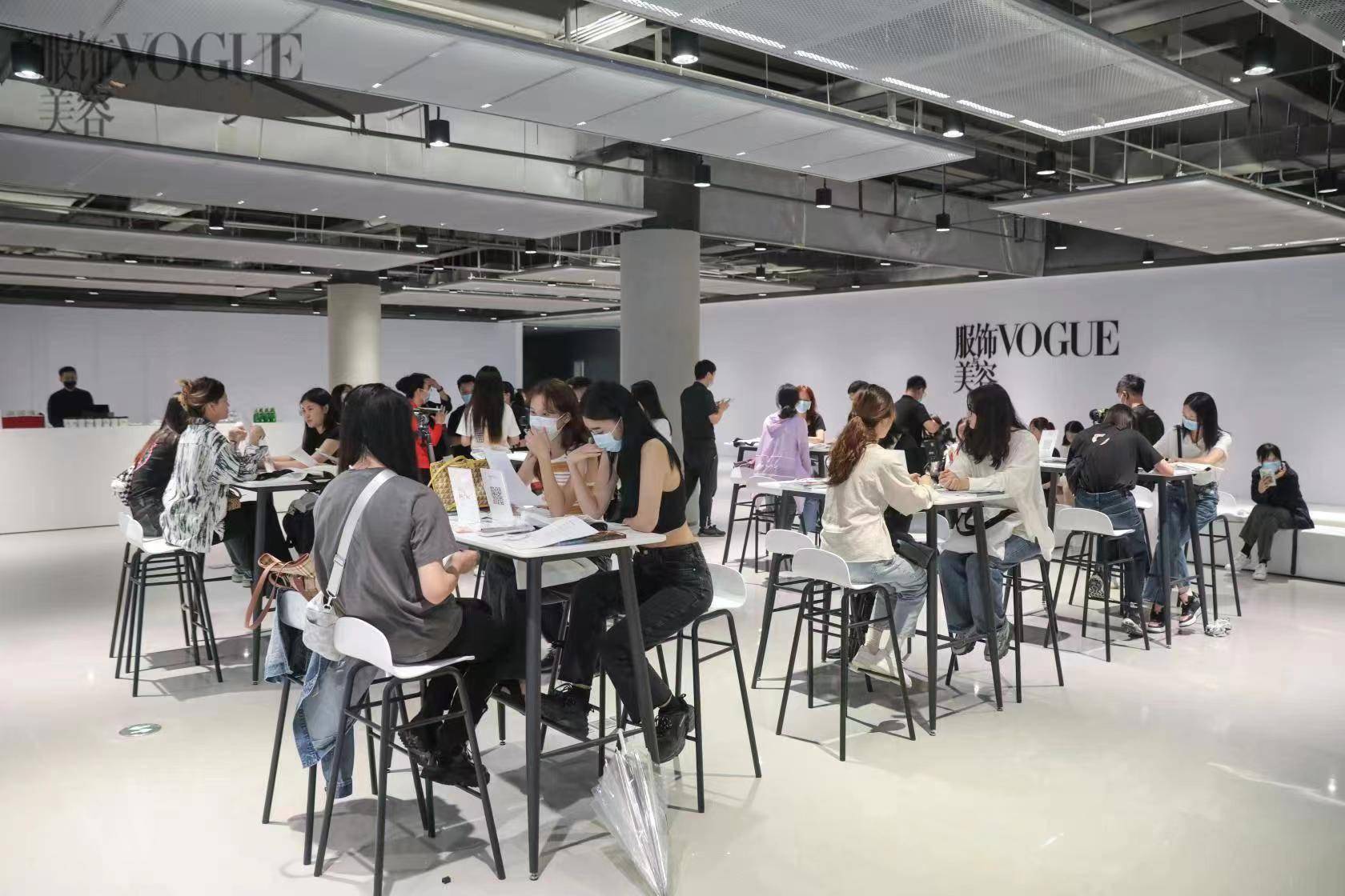 市场营销部|VOGUE在成都遇见“新面孔”，“新时尚之都”如何定义时尚新潮流？