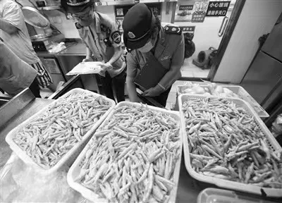 肉蟹煲排行_记者卧底报道曝光的胖哥俩肉蟹煲合生汇店,被立案查处