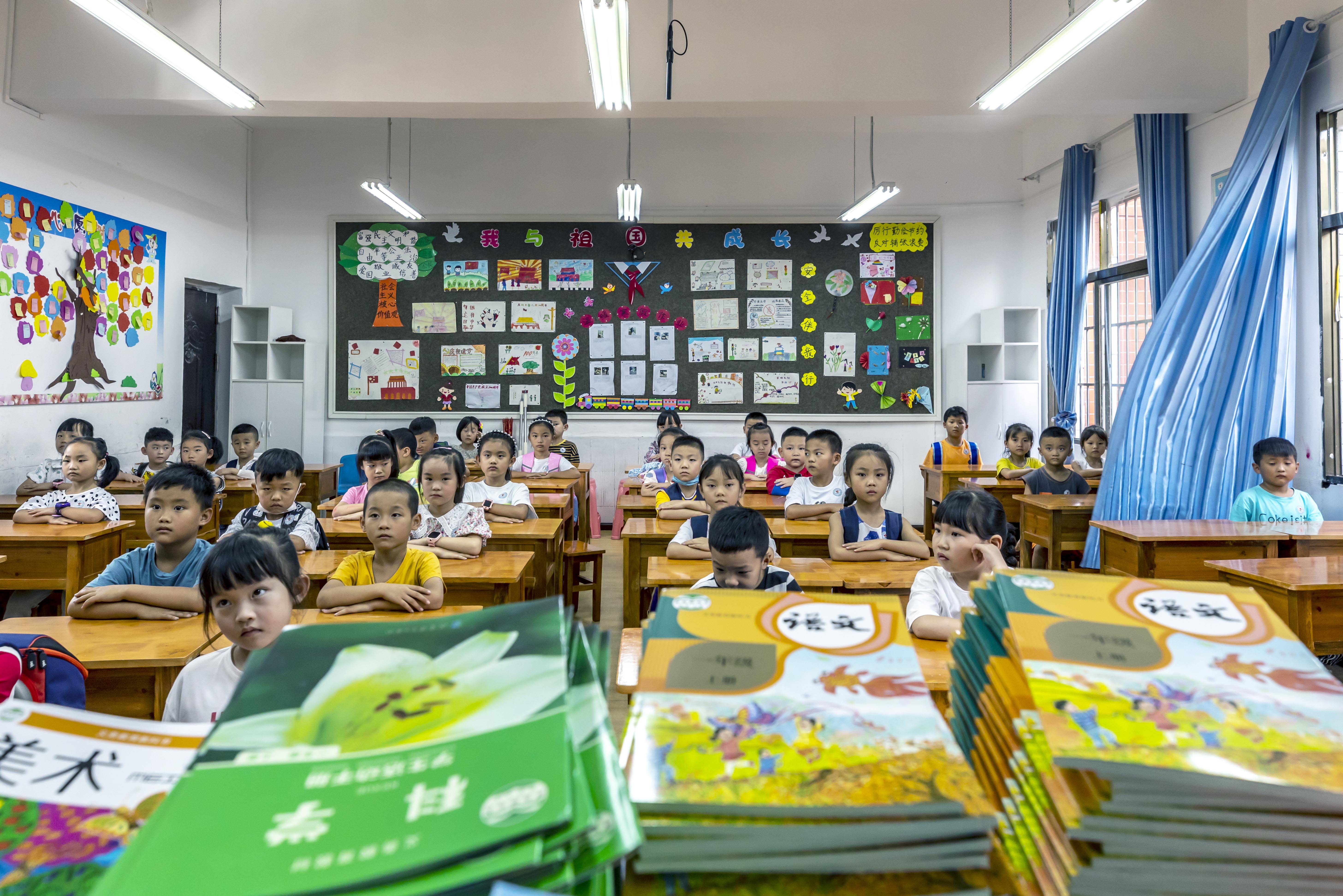 贵州黔西:中小学陆续开学