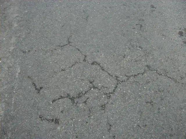 沥青路面裂缝的主要形式,原因分析及预防措施!