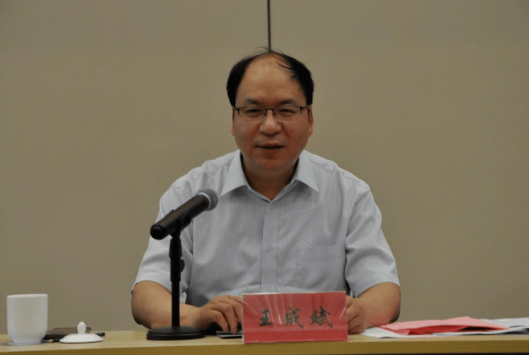 省教育厅副厅长王成斌一行来苏督查开学疫情防控工作