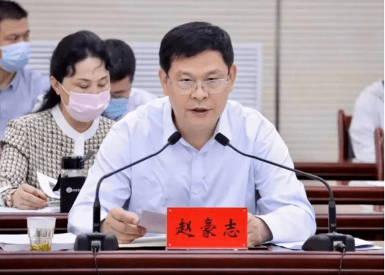 陇南市委书记张柯兵,市领导王保岚,张宏出席会议.