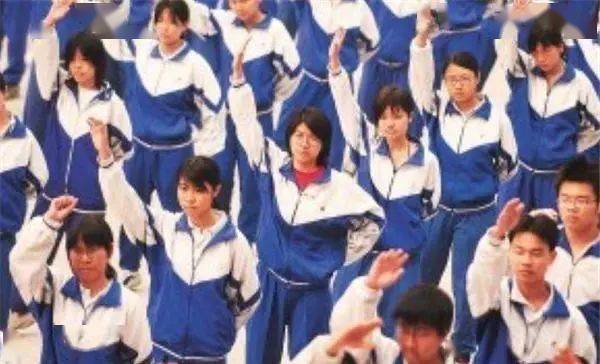 校服|“为什么国产剧里的校服，永远比现实的好看”