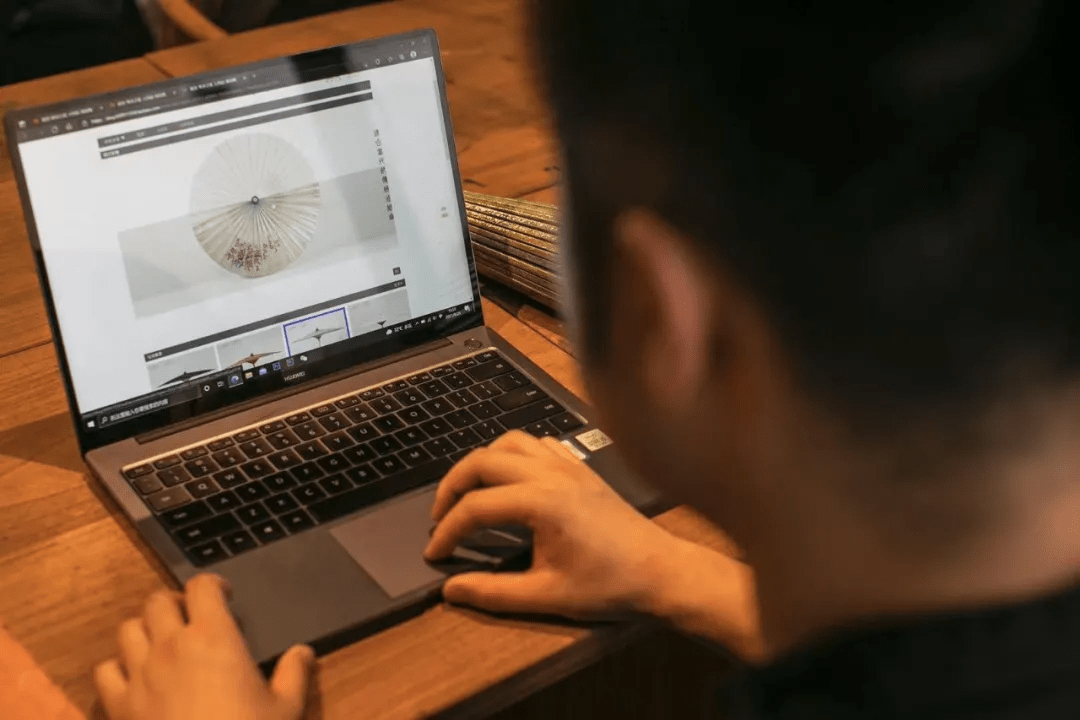 技艺|一把伞600元，排队半个月才能买到！90后小伙这手绝活太惊艳