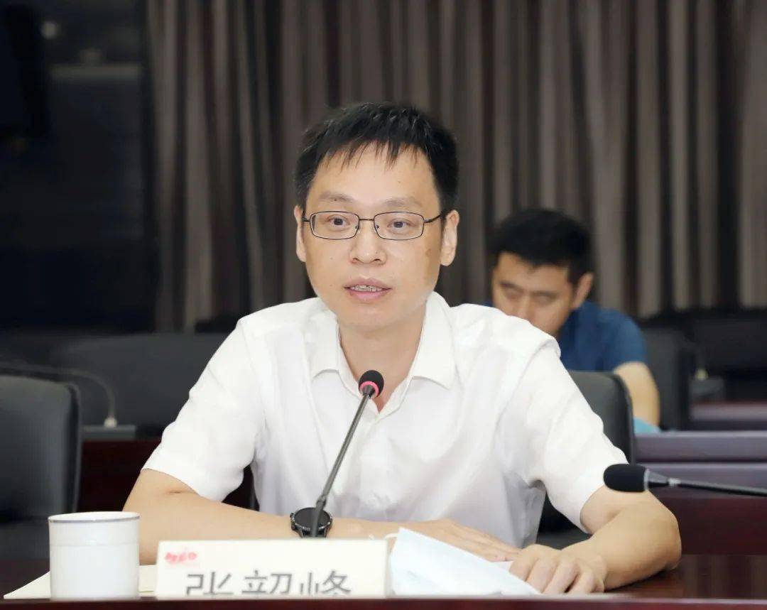 临港头条勇当临港产业发展尖兵张韶峰赴利港街园调研产业发展和项目