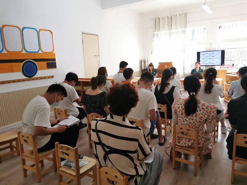 进行|以心迎新 与爱相约 妇联幼稚园召开小班新生家长会
