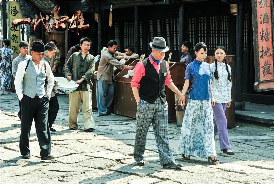 《一代枭雄》的故事发生在二十世纪二十年代贫穷落后的陕南小镇风雷镇