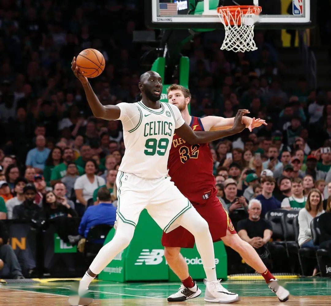 身高2米26,轻松站扣的人,却快要生存不下去了.