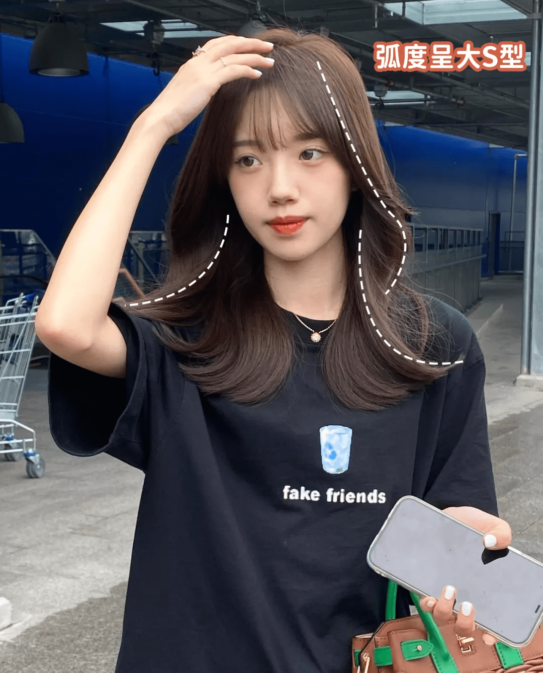 别再烫羊毛卷了2021流行的鱼尾卷减龄又时髦