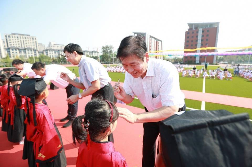 教育|人大附中亦庄新城学校“从心出发 开创未来”落成仪式暨开学典礼