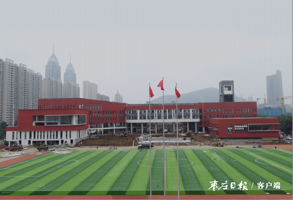枣庄市实验学校(金沙江路校区)位于巨山五路东侧,枣矿城二号院南侧
