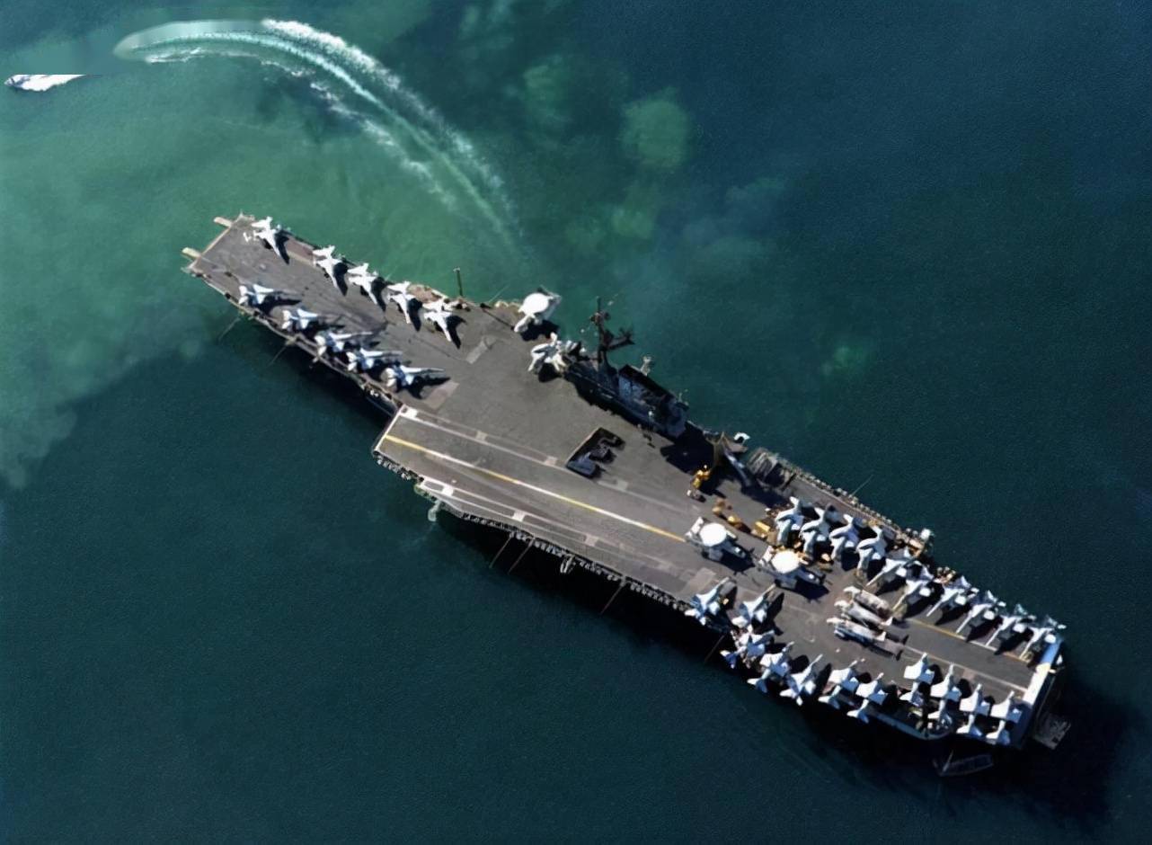 这也让"珊瑚海"号航母成为历史上唯一的一艘布置有3条弹射器的航母,也