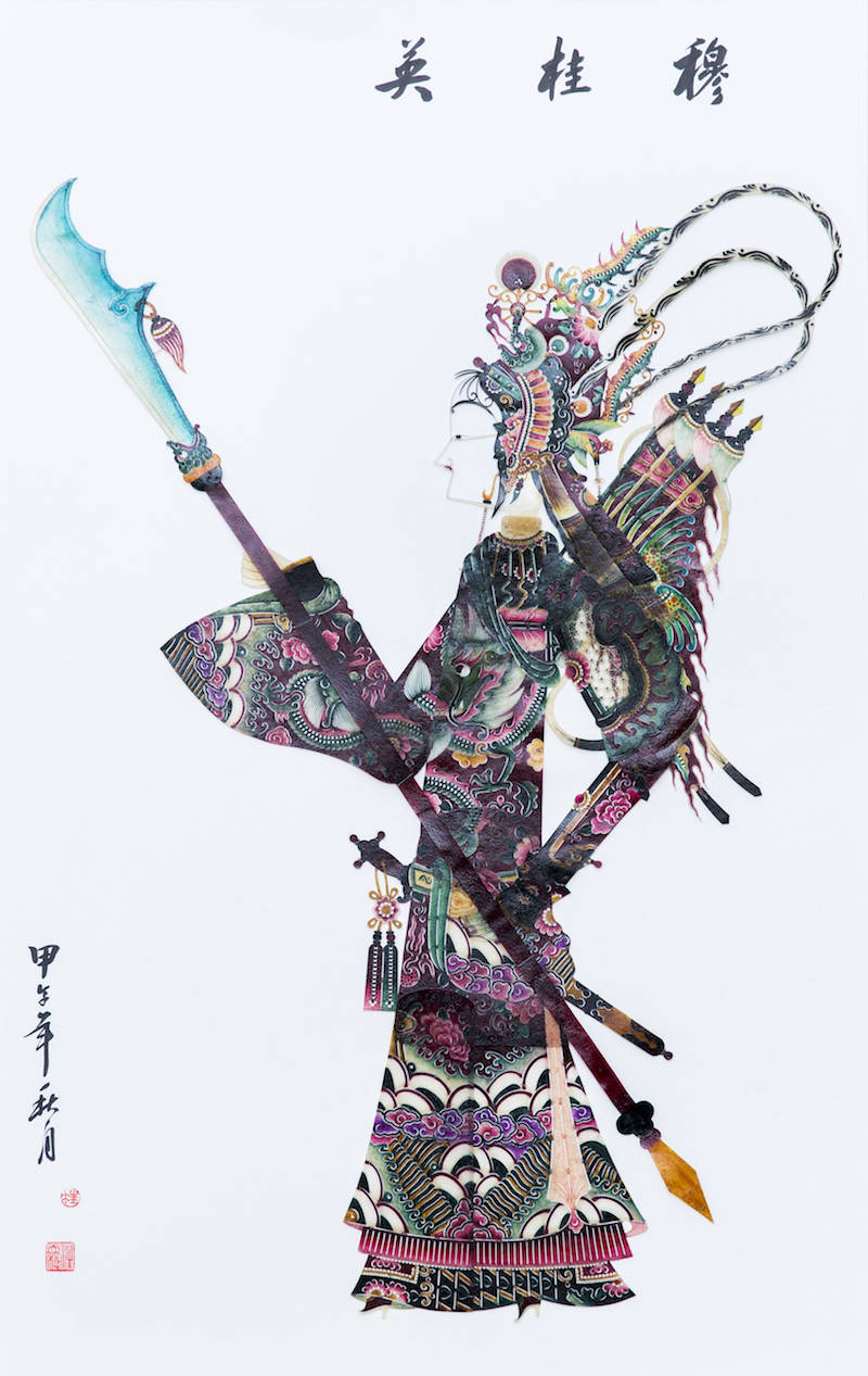 皮影,必须经过24道工序,皮料得选用3—5年的新鲜牛皮,画稿得符合戏剧