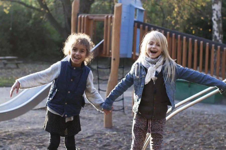 生活|开学过渡期 | 如何为孩子搭建连接前后两个世界的桥梁