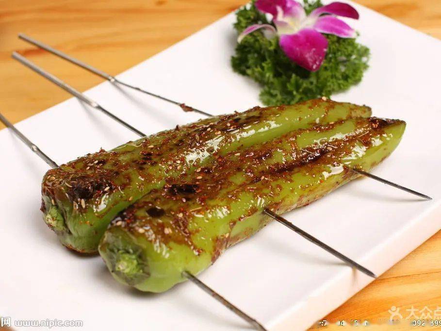 烤尖椒 锡纸烧烤的出现,真的是打开烧烤新世界的大门,真的是烧
