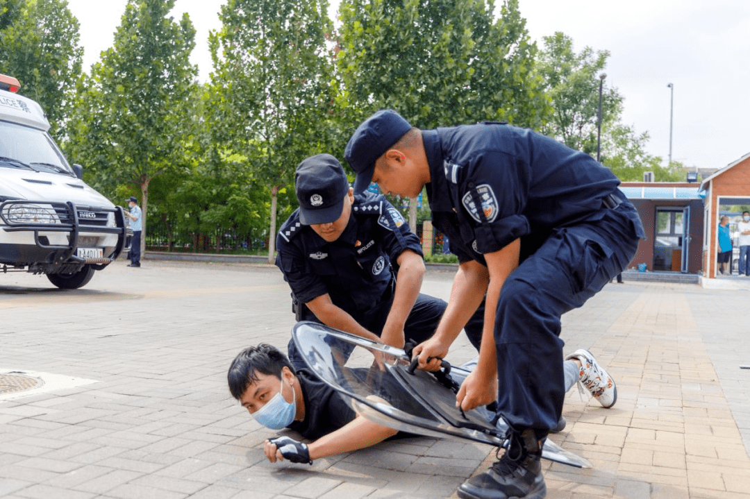 设置了"车辆冲撞"刀斧砍杀"劫持人质"搜索排除疑似爆炸物"4个演练