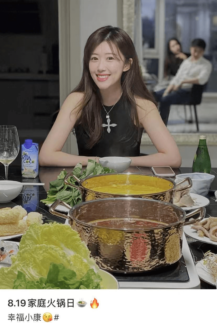 网红鼻祖"人大女神"结婚啦!穿婚纱性感唯美,与富豪老公好般配_康逸琨