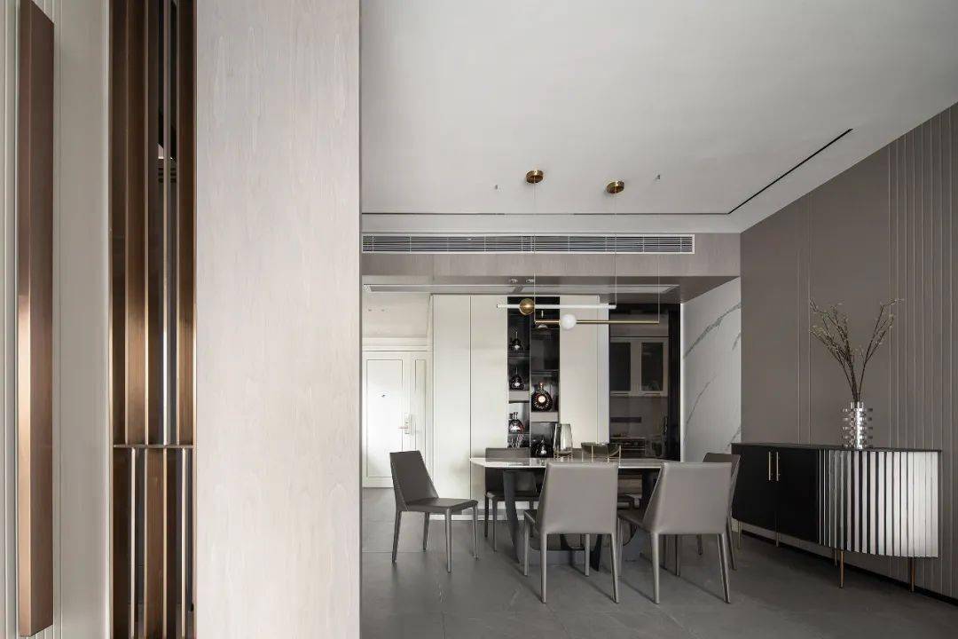 入户玄关设计高级感通透感 20e923276a8b42f4959de5d9ab42cd30.jpeg