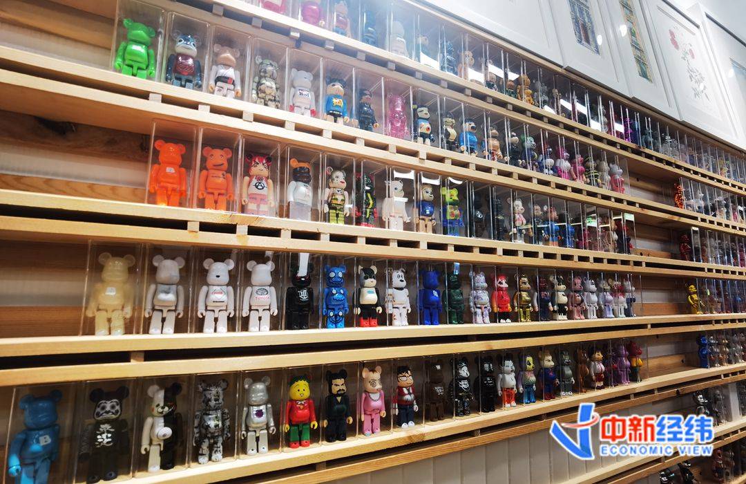 几千块的玩具熊卖到几十万靠炒熊能发家我们问了问圈内人