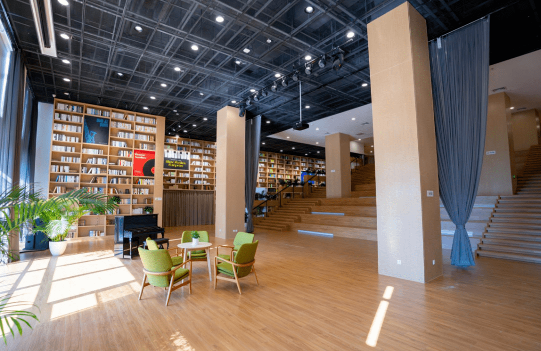 图书馆迅速成为"回天地区"的网红打卡地自开放以来天通苑文化艺术中心