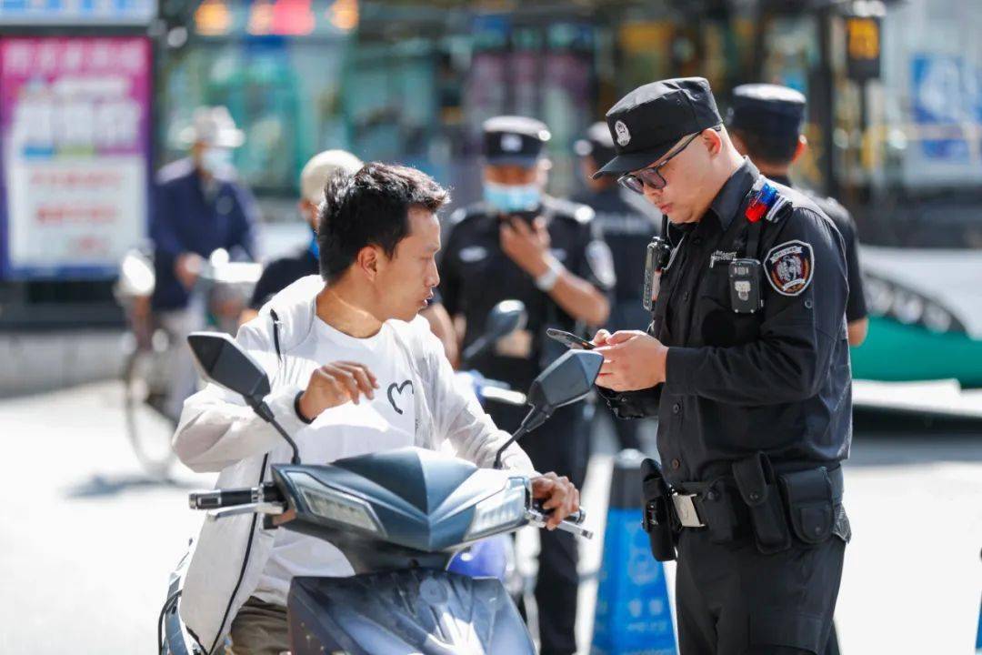 昆明警务辅助标志图片