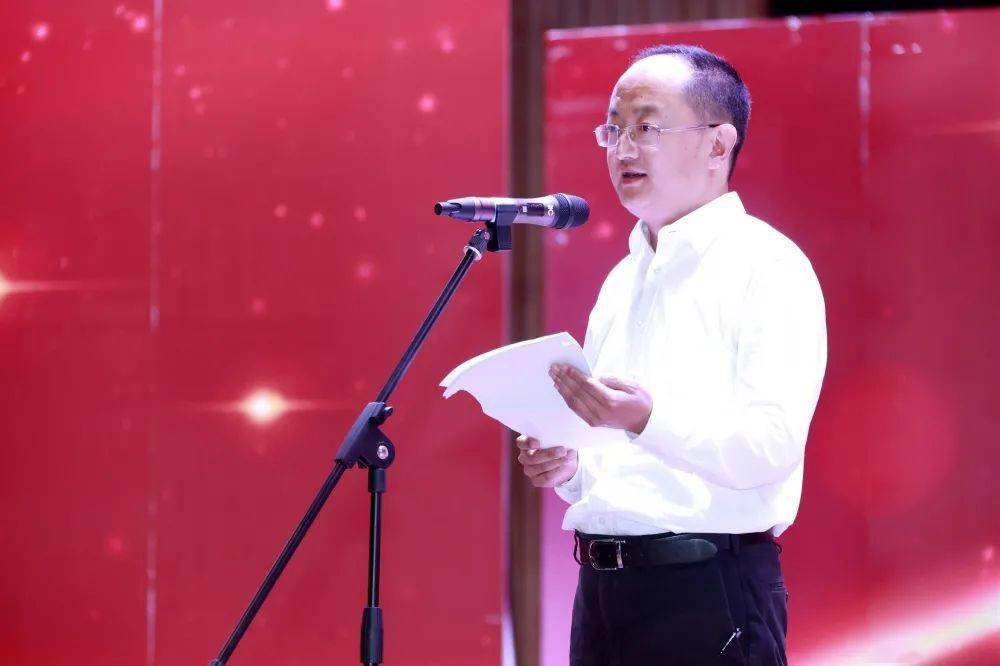 励志青春点燃梦想平邑一中新校区隆重举行高61级开学典礼