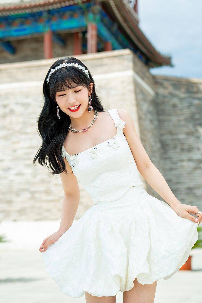 发夹|赖美云笑眼弯弯甜美萌妹子 短裙写真青春活泼俏丽可人