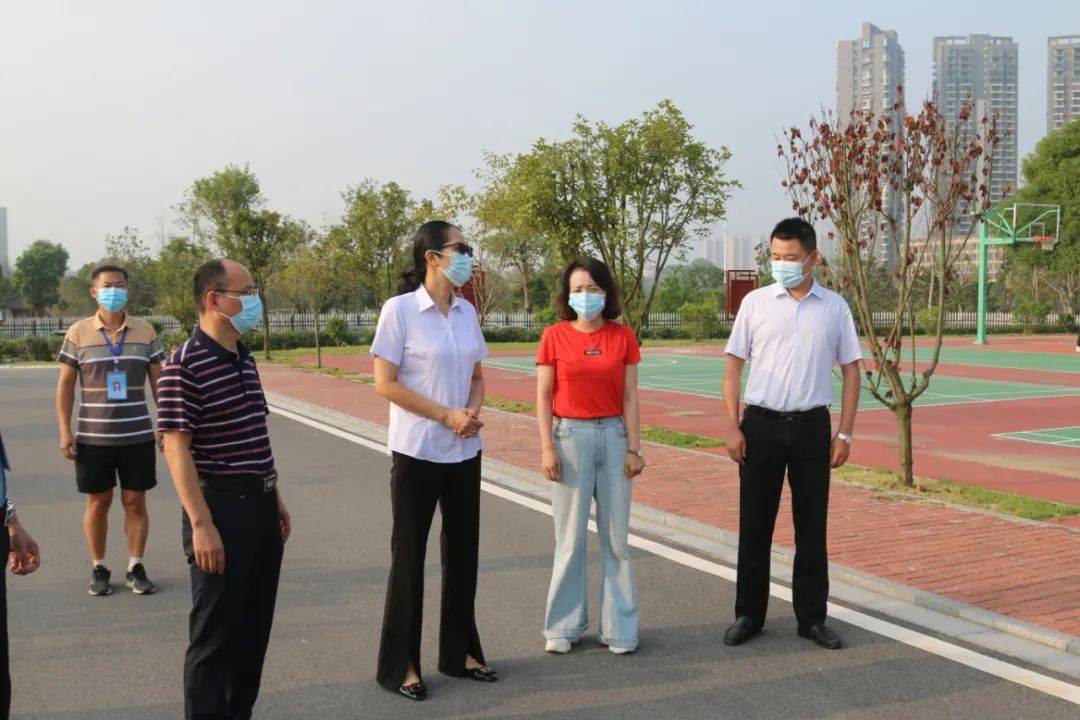 县委常委副县长候选人涂娟带队检查学校开学安全工作
