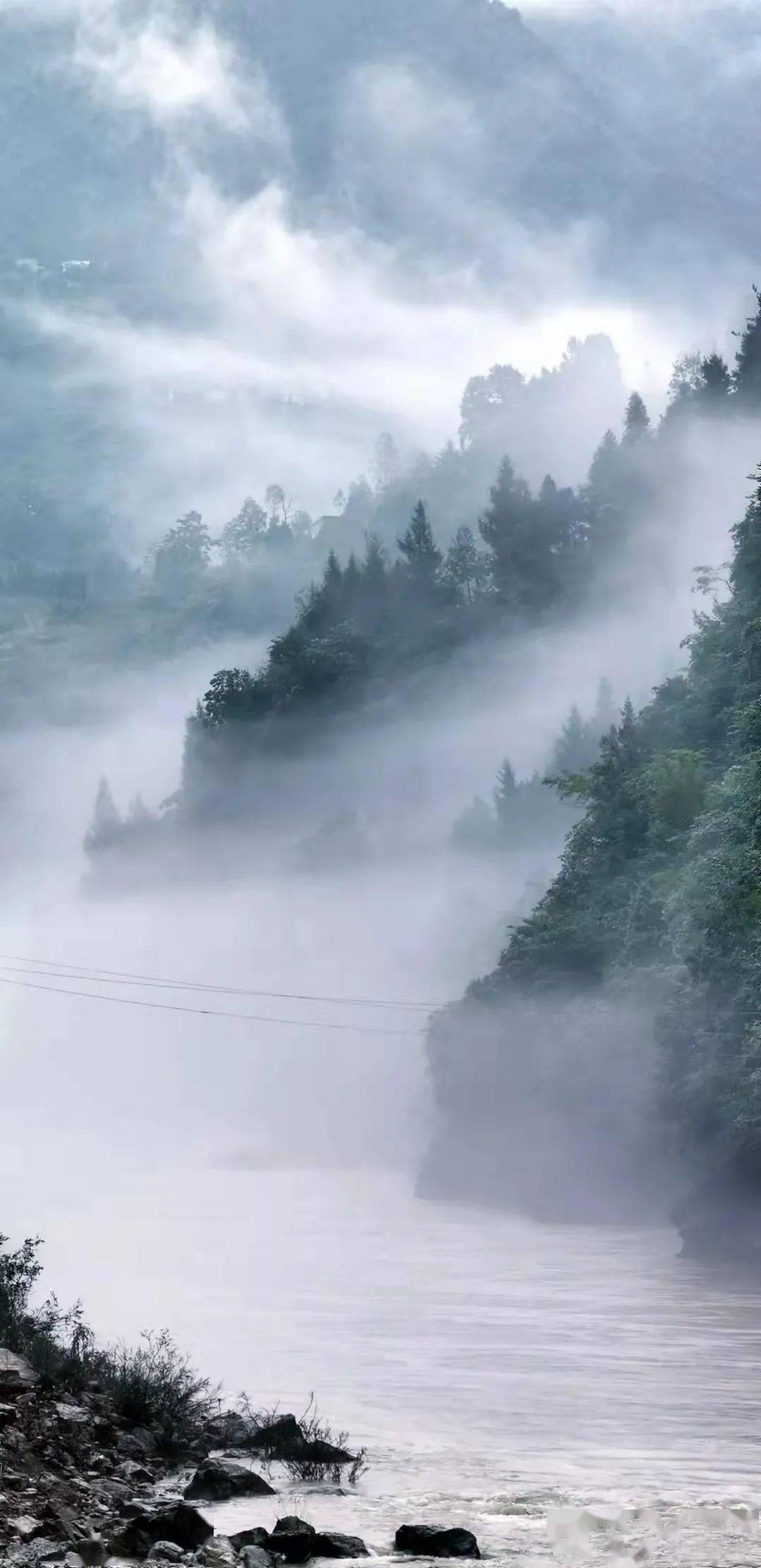 大雾迷朦,烟锁任河!这幅水墨画中的美景让你心动了吗