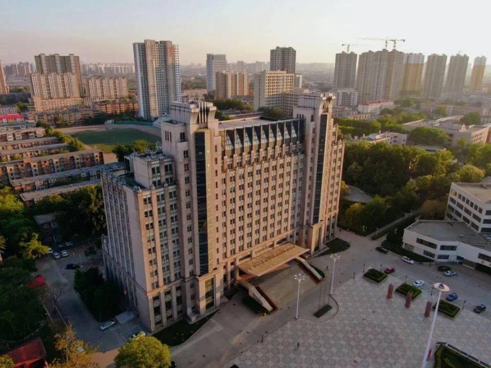 2021,是河北大学建立的第一百年,小萌新们一进大学就可以感受到百年