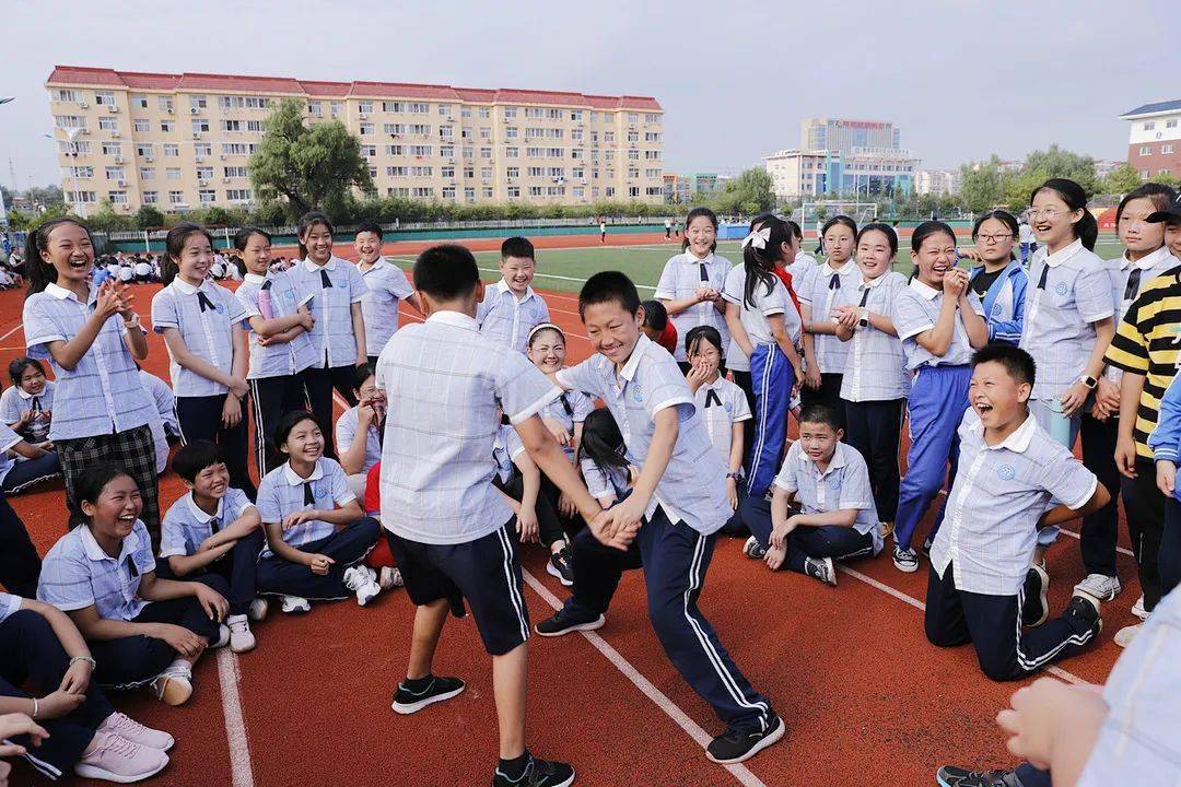 右側向下滑動,更精彩日照市東港實驗學校攝影編輯 | 王豔童文字編輯