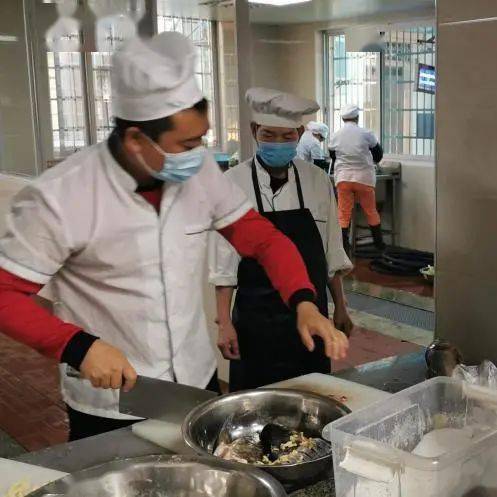 柯城教育故事③|| 兰师傅和他的"菜谱"_食堂