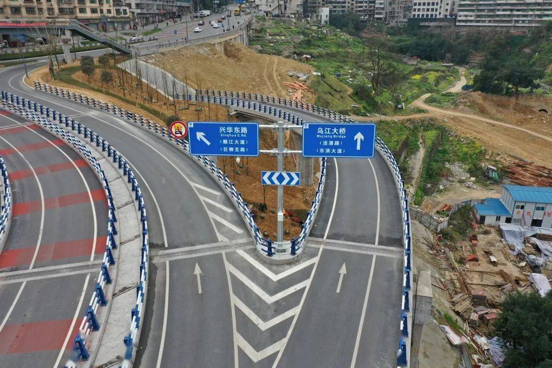 涪陵乌江大桥发生这一幕:本地车牌还能犯这样的错?