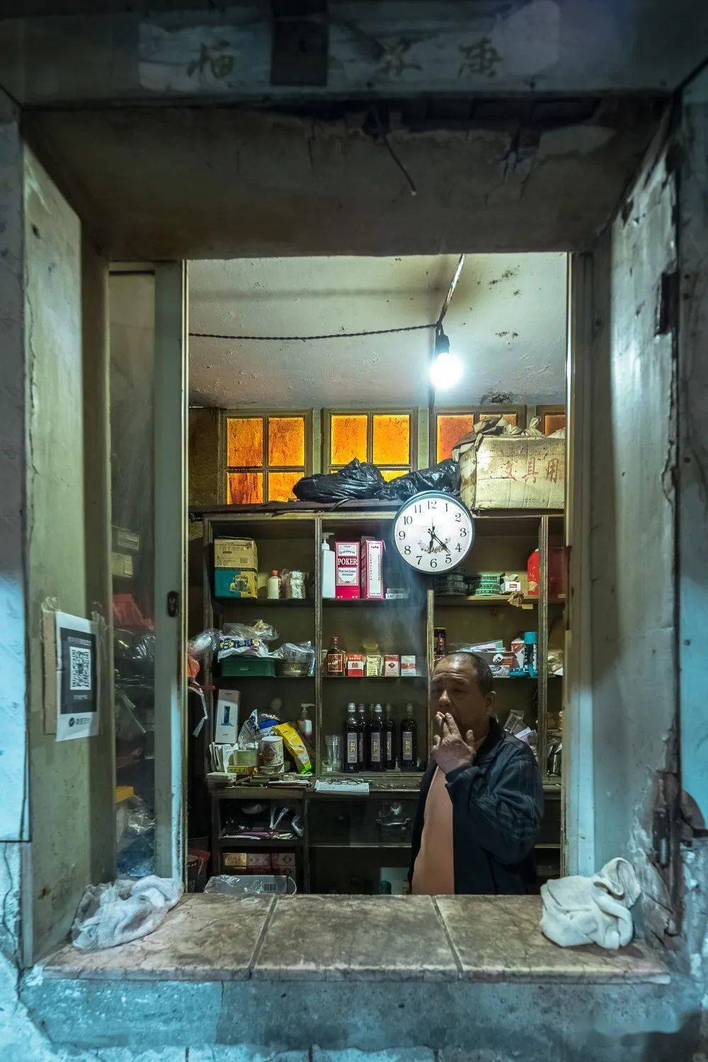 年代,上海出现了一种外国烟纸店,老上海称之为"士多"(store),即杂货铺