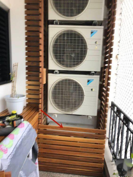 空调外机装阳台觉得难看就用木板挡住好看不说还能置物