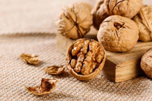 磷脂|它是健脑益智的“长寿果”！每天吃2个，还能控脂护血管，千万别错过