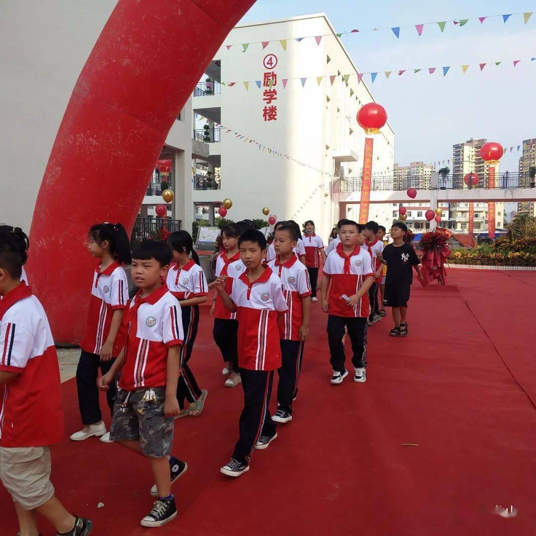 天心|“神兽归笼”！直击龙山开学第一天~