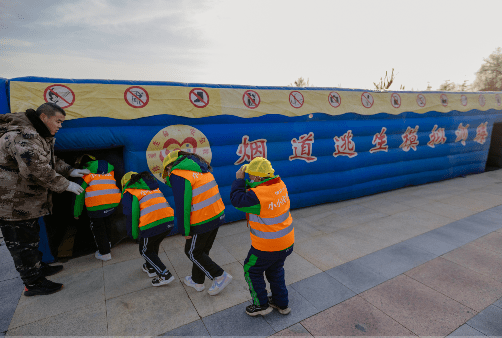 最高规格慈善奖,伊利荣获两项_方舟