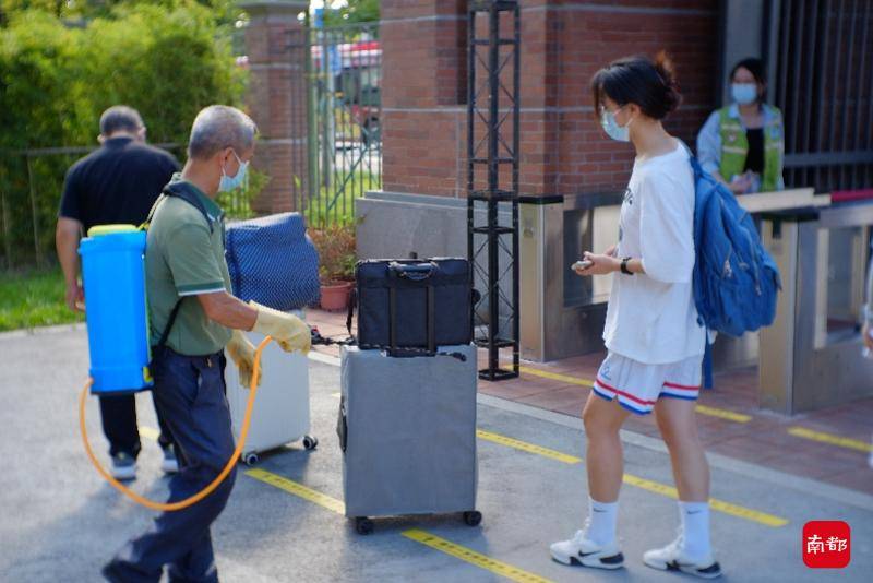 新生|? 华南理工大学三校区迎万余名新生，自主开发线上报到系统